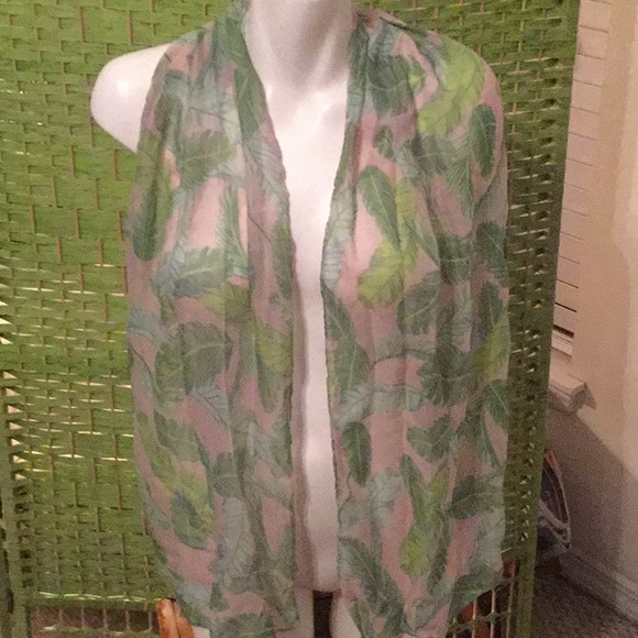 🌴NWT Terrific Tropical Fun Scarf Brand New Tags🌴 - Picture 1 of 4